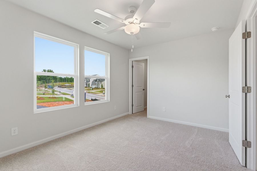 Spacious, unfurnished interior of a new home in Piper Creek, Newton (Image 39).