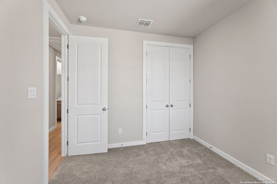 Spacious, unfurnished interior of a new home in Highland Ridge, New Braunfels (Image 16).