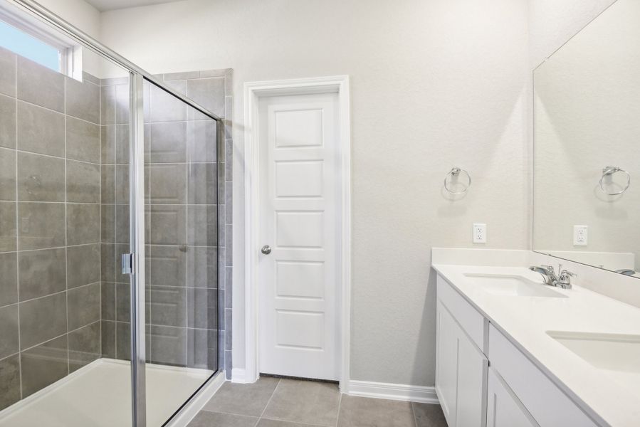 Primary suite bathroom in the Medina floorplan at a Meritage Homes community.