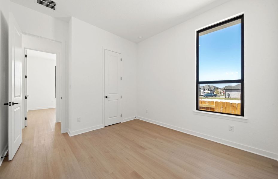 Spacious, unfurnished interior of a new home in 6 Creeks, Kyle (Image 41).