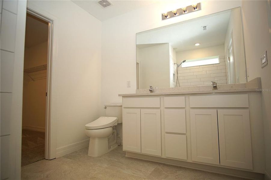 Furnished interior view inside a new home in Summers Cay, Thonotosassa (Image 9).