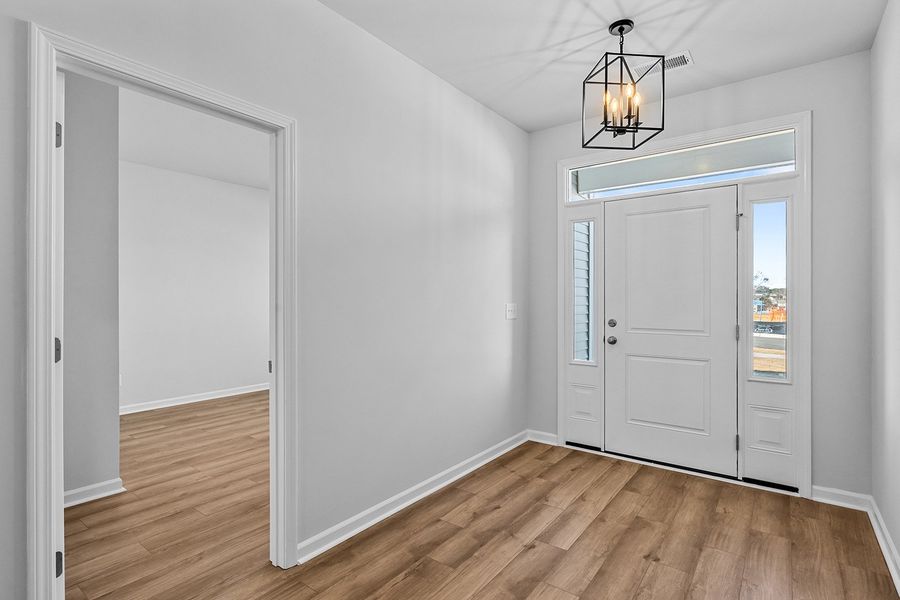 Spacious, unfurnished interior of a new home in Fieldstone, Lexington (Image 17).