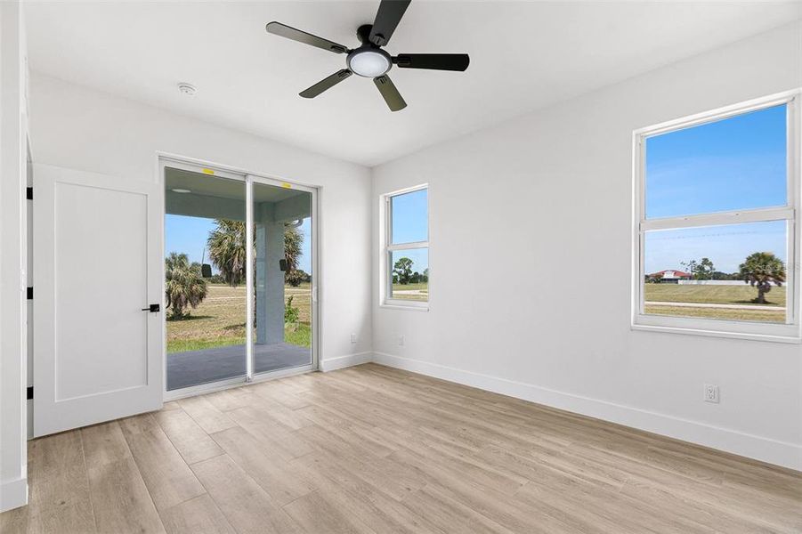 Spacious, unfurnished interior of a new home in , Placida (Image 46).