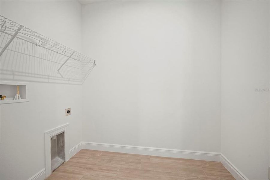 Spacious, unfurnished interior of a new home in Fieldstone, Plant City (Image 23).