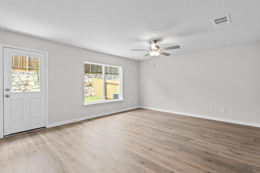 Spacious, unfurnished interior of a new home in College Park, Dallas (Image 14).
