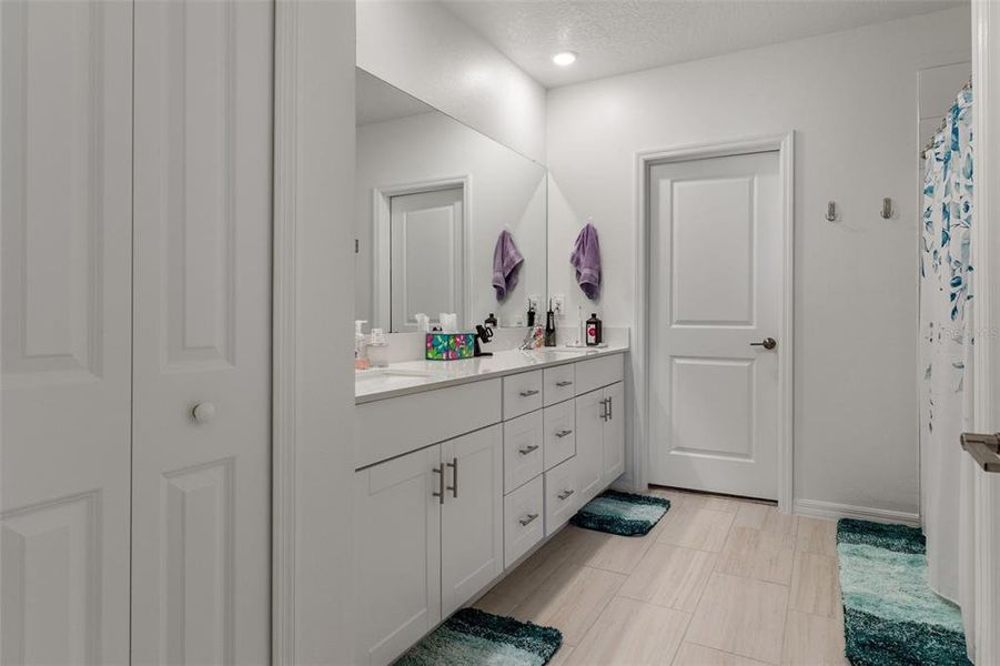 Furnished interior view inside a new home in , Land O' Lakes (Image 22).