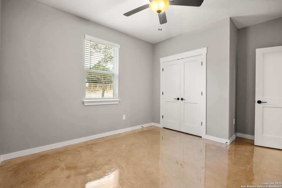 Spacious, unfurnished interior of a new home in , Canyon Lake (Image 14).