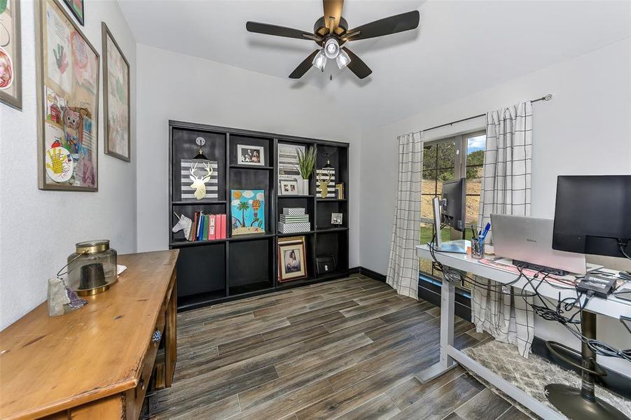 Furnished interior view inside a new home in , Weatherford (Image 11).