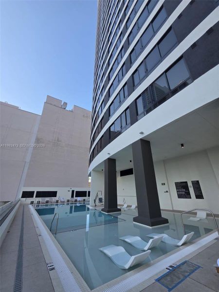Condo located in Miami, FL showcasing its design and architecture (Image 34).