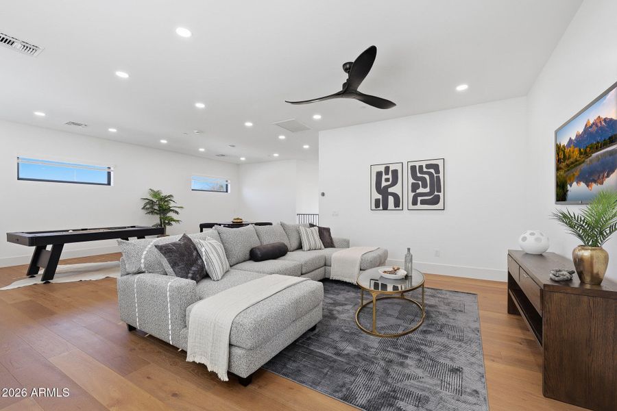 Huge Upstairs loft Huge Upstairs loft