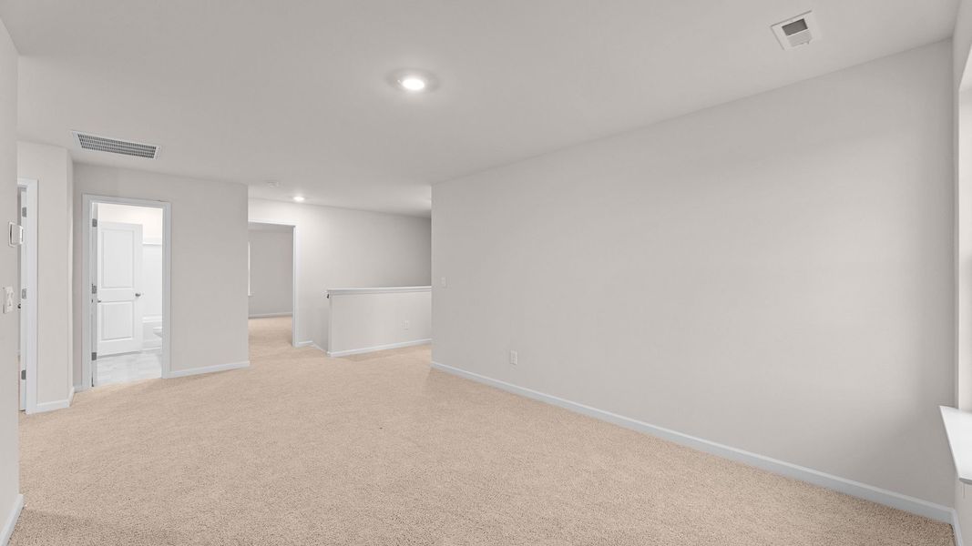 Spacious, unfurnished interior of a new home in East Ridge, Ayden (Image 23).