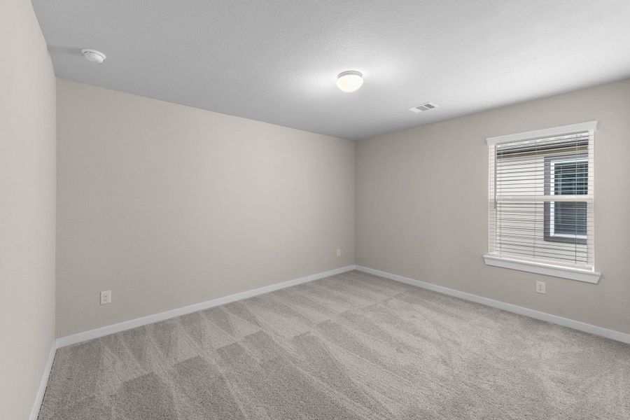 Spacious, unfurnished interior of a new home in Barton Creek Ranch, Conroe (Image 23).