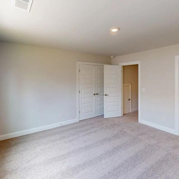 Spacious, unfurnished interior of a new home in Mirror Lake at South Harbour, Villa Rica (Image 11).