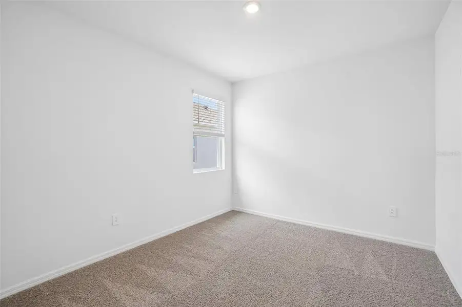 Spacious, unfurnished interior of a new home in Hawthorne Ranch, Lakeland (Image 22).