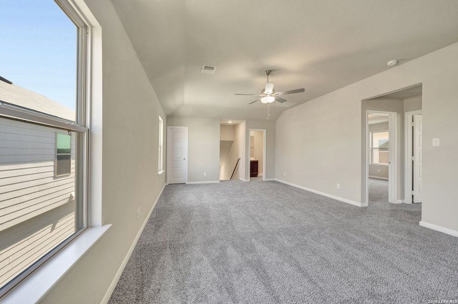 Spacious, unfurnished interior of a new home in Park Place, New Braunfels (Image 38).