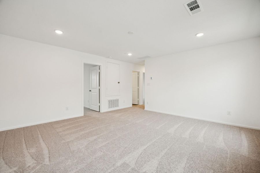 Spacious, unfurnished interior of a new home in Montgomery Bend, Montgomery (Image 18).