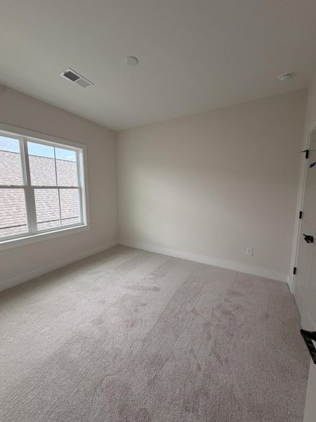 Spacious, unfurnished interior of a new home in , Summerville (Image 23).