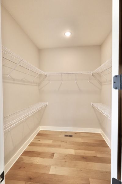 Spacious, unfurnished interior of a new home in Creekside, Cleveland (Image 23).