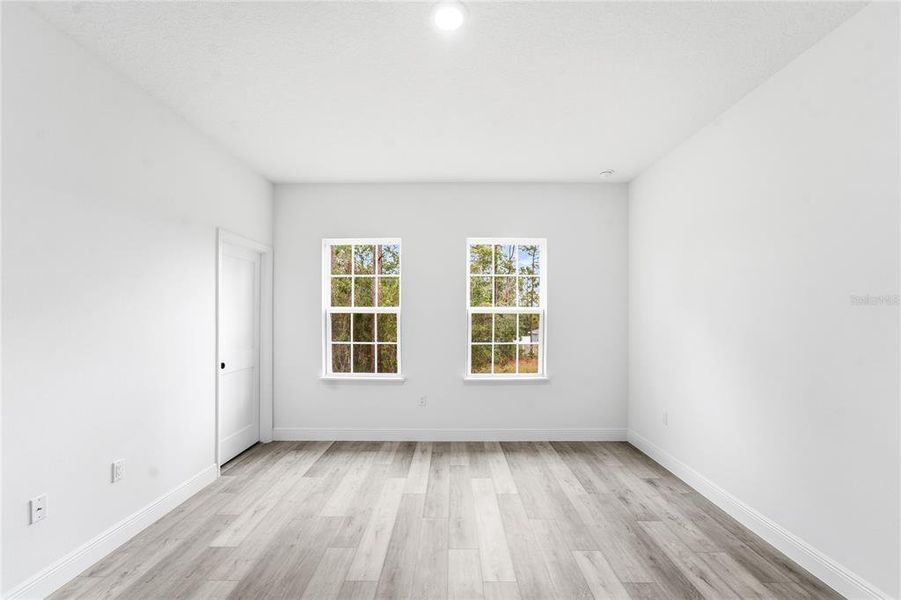 Spacious, unfurnished interior of a new home in , Ocala (Image 33).