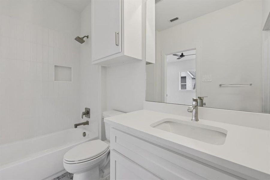 Furnished interior view inside a new home in , Dallas (Image 15).