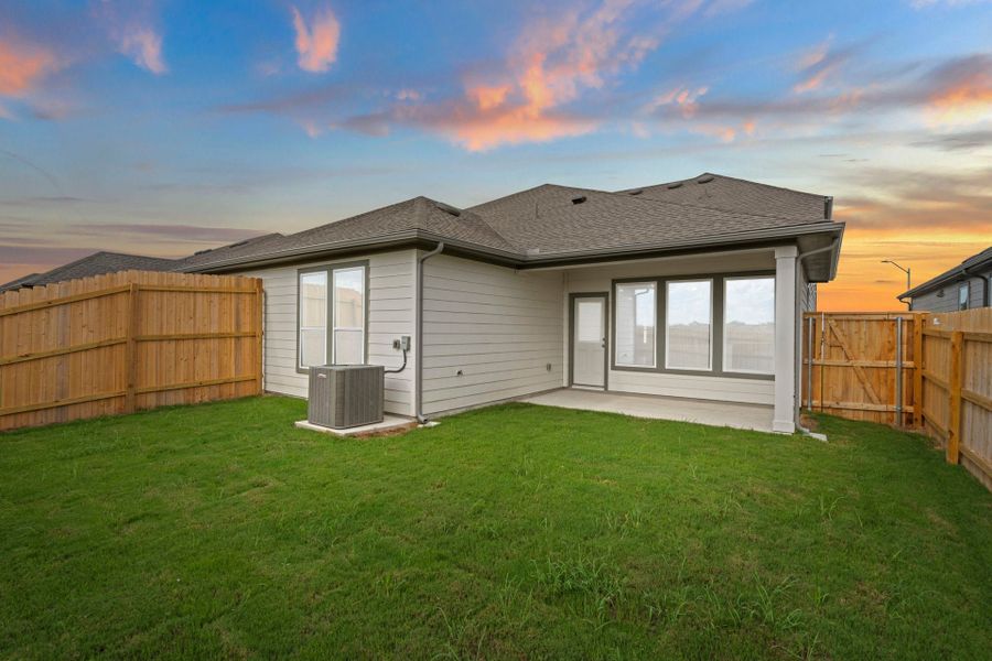 1,948sf New Home in TAYLOR, TX.  - Slide 4