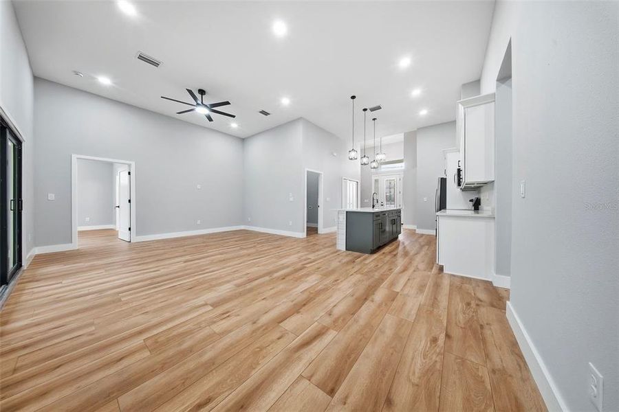 Spacious, unfurnished interior of a new home in , Punta Gorda (Image 20).