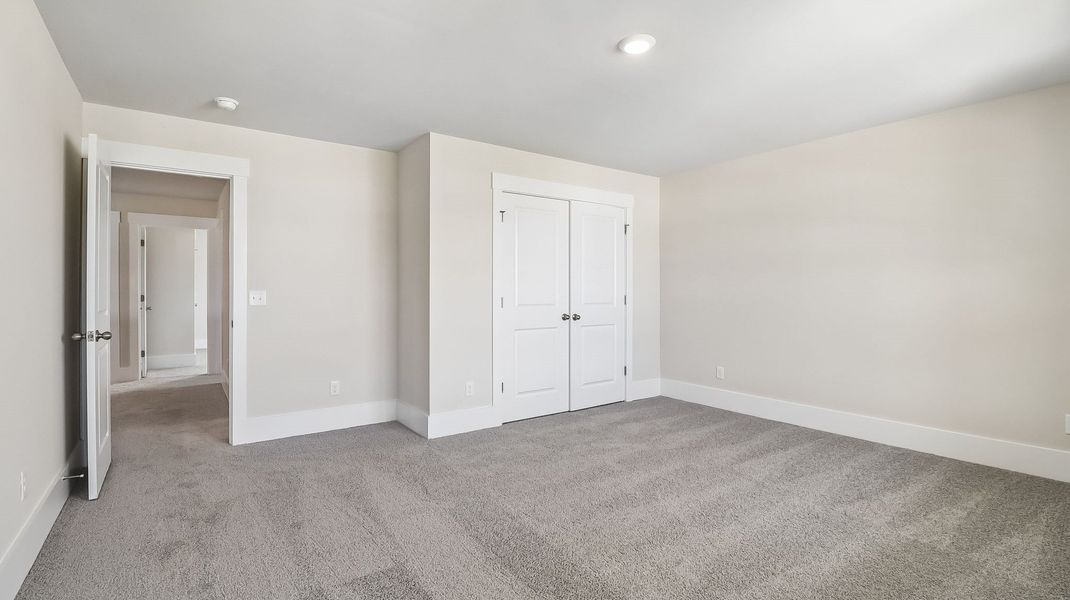 Spacious, unfurnished interior of a new home in Shell Pointe, Gilbert (Image 34).