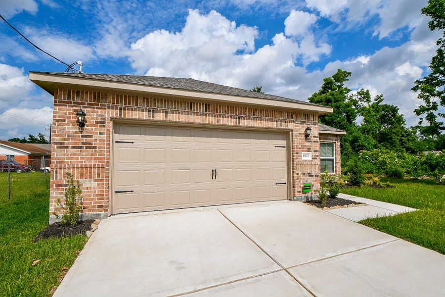 Front exterior of a new home in , Houston, TX, highlighting curb appeal (Image 19). Front exterior of a new home in , Houston, TX, highlighting curb appeal (Image 19).