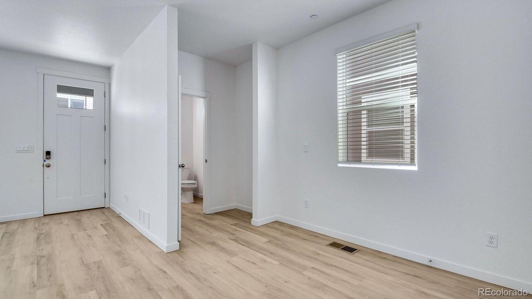 Spacious, unfurnished interior of a new home in Settlers Crossing, Commerce City (Image 27).