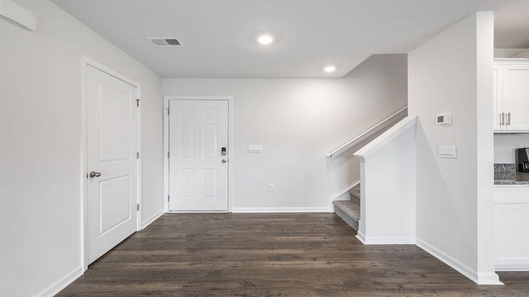 Spacious, unfurnished interior of a new home in Seneca Falls, Seneca (Image 11).