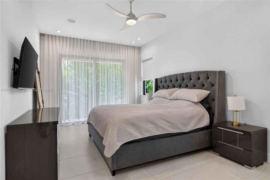 Furnished interior view inside a new home in , Fort Lauderdale (Image 8). Furnished interior view inside a new home in , Fort Lauderdale (Image 8).