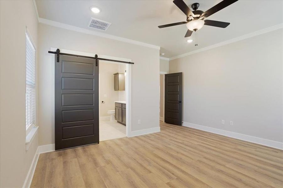 Spacious, unfurnished interior of a new home in , Sherman (Image 13).