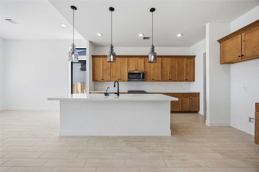 Furnished interior view inside a new home in Sienna, Missouri City (Image 5).