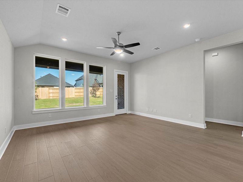 Spacious, unfurnished interior of a new home in Garden Glen at Clopton Farms, Montgomery (Image 14).