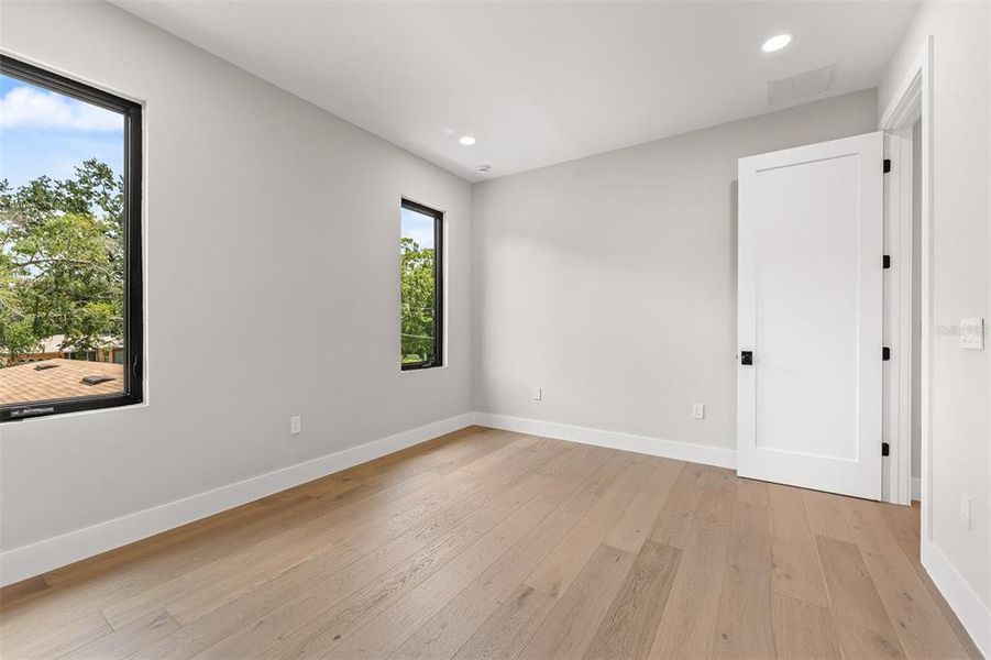 Spacious, unfurnished interior of a new home in , Orlando (Image 52).
