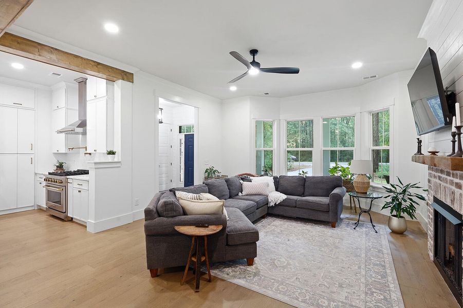 Furnished interior view inside a new home in , Seabrook (Image 43).