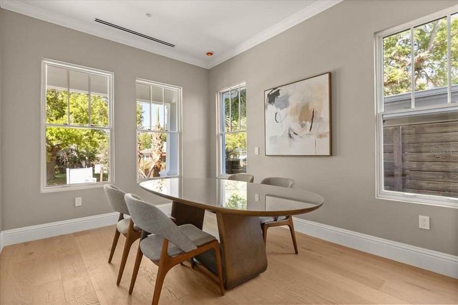 Furnished interior view inside a new home in , Orlando (Image 13).