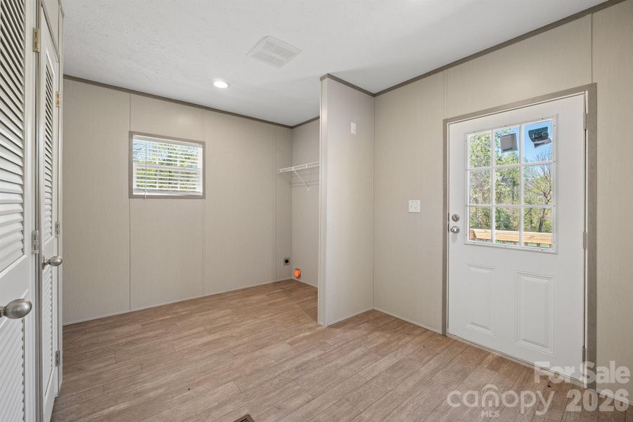 Spacious, unfurnished interior of a new home in , Old Fort (Image 22).