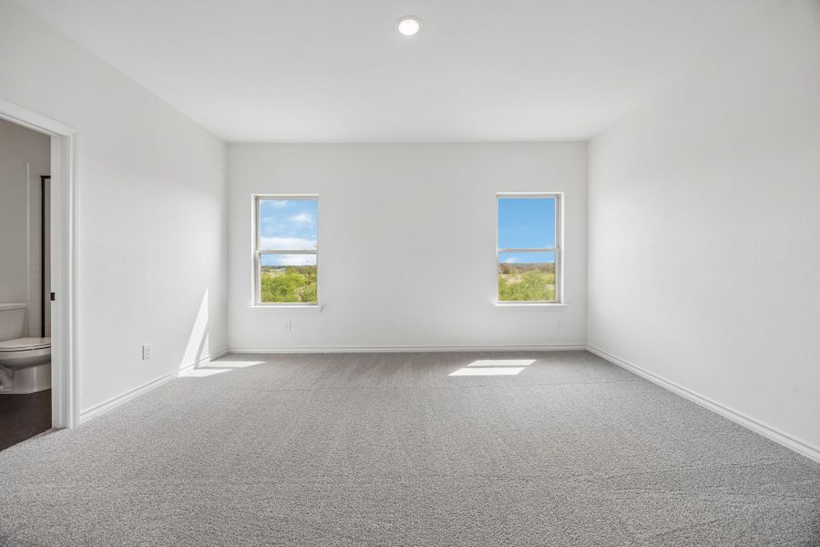 Spacious, unfurnished interior of a new home in Country Lakes, Denton (Image 32).