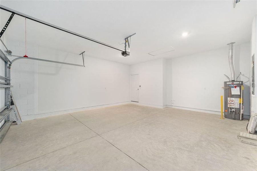 Spacious, unfurnished interior of a new home in Calesa Township, Ocala (Image 34).