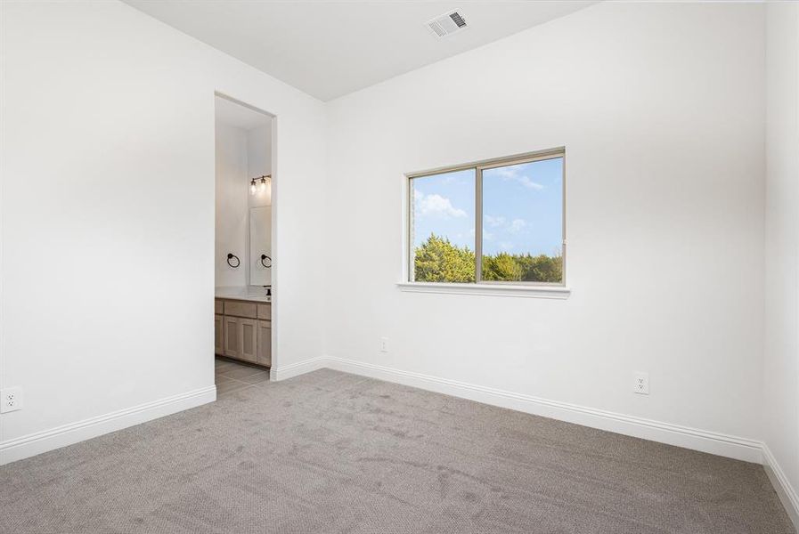 Spacious, unfurnished interior of a new home in Sagebrush Addition, Midlothian (Image 20).