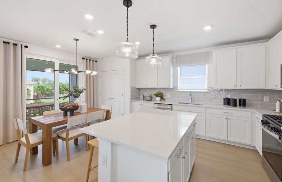 Representative furnished interior of a home built from the Mill Run by Pulte Homes in Reagan Landing, Bradenton (Image 7).