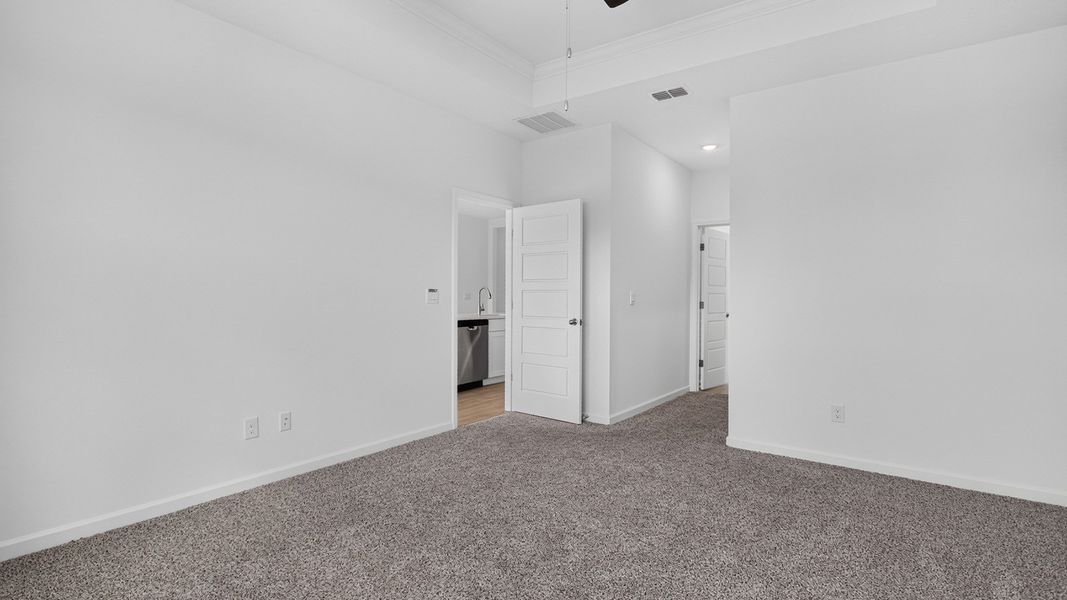 Representative unfurnished interior of a home built from the Alden by D.R. Horton in Broward Key, Jacksonville (Image 17).