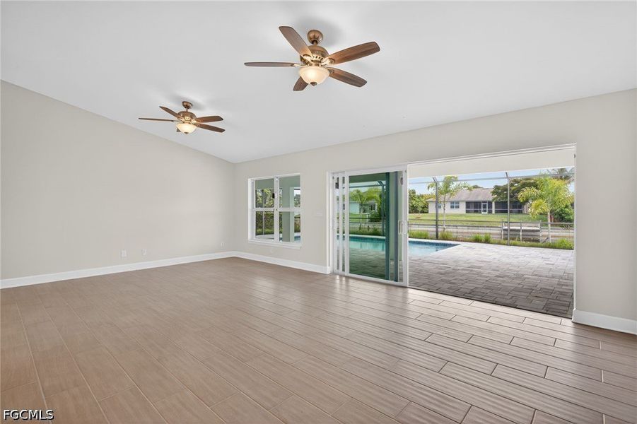 Spacious, unfurnished interior of a new home in Cape Coral, Cape Coral (Image 31).