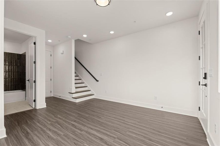 Spacious, unfurnished interior of a new home in , Alpharetta (Image 25).