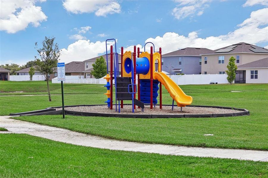 Community amenities in Eagle Hammock, Eagle Lake (Image 23).
