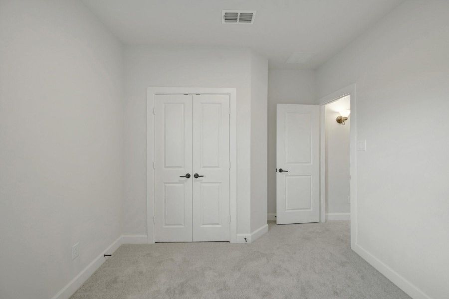 Spacious, unfurnished interior of a new home in Sienna - Grove Collection, Missouri City (Image 26).