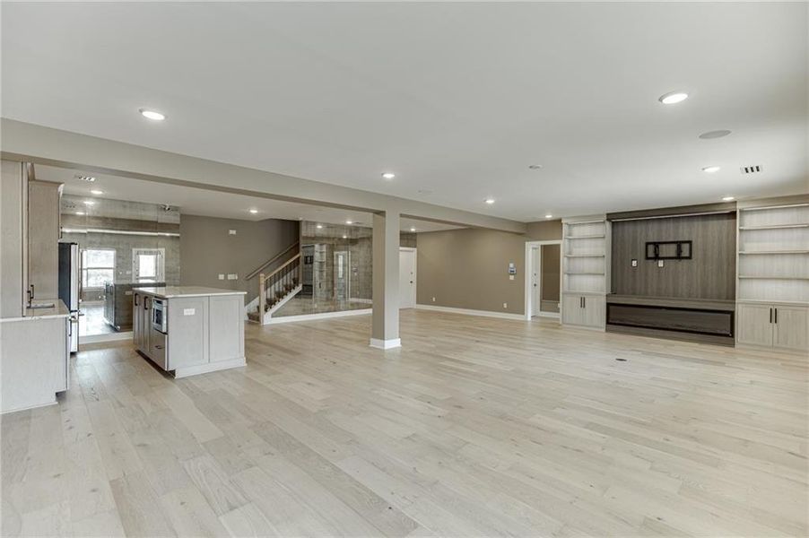 Spacious, unfurnished interior of a new home in The Retreat at Sterling on the Lake 48', Flowery Branch (Image 39).