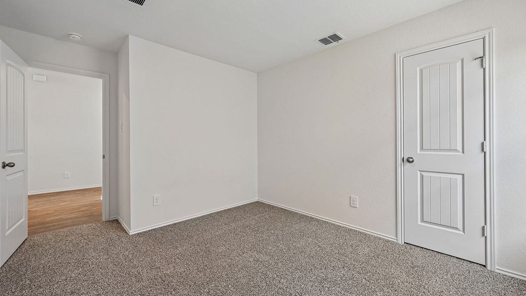 Spacious, unfurnished interior of a new home in Watermill, Uhland (Image 26).