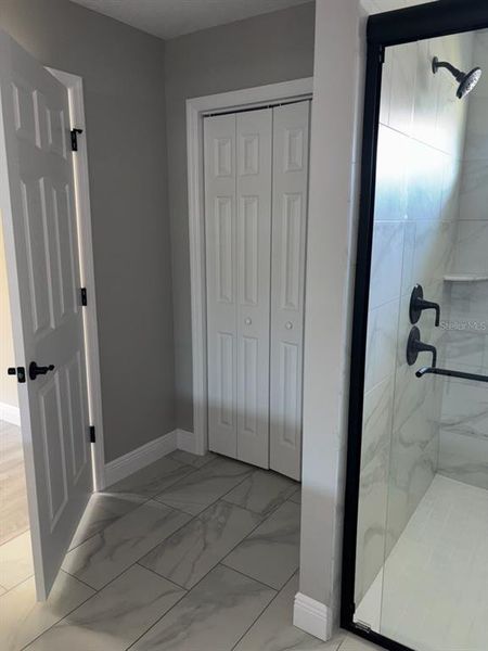 Spacious, unfurnished interior of a new home in , Dunnellon (Image 30).